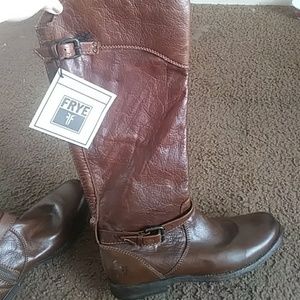 BRAND NEW* Frye boots